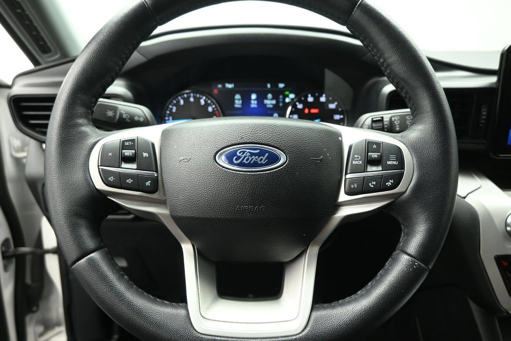 Certified 2024 Ford Explorer XLT RWD image 11