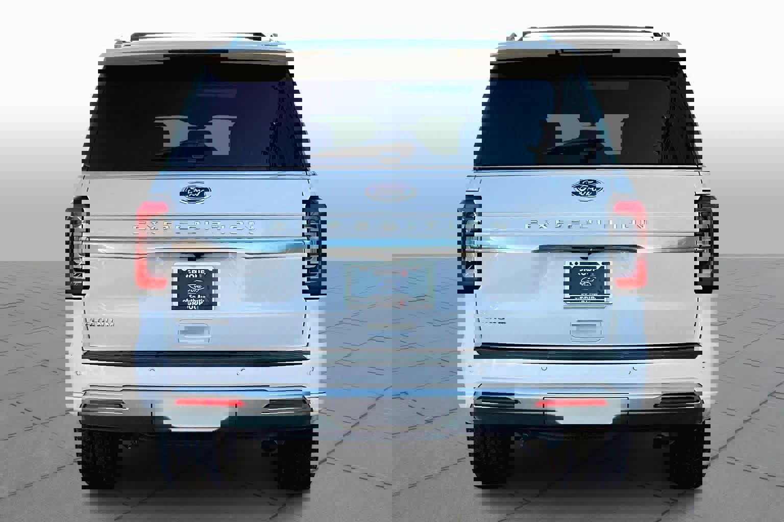 Certified 2023 Ford Expedition Platinum image 2