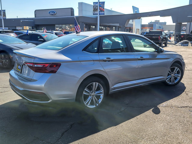 Used 2024 Volkswagen Jetta SE image 5