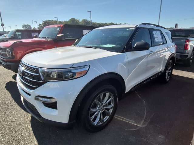Certified 2023 Ford Explorer XLT w/ Equipment Group 202A AWD/4WD image 8