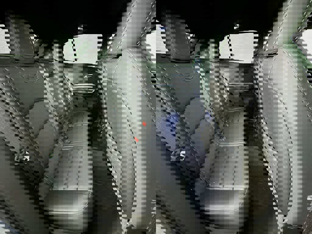 Used 2025 Cadillac XT4 Premium Luxury image 30