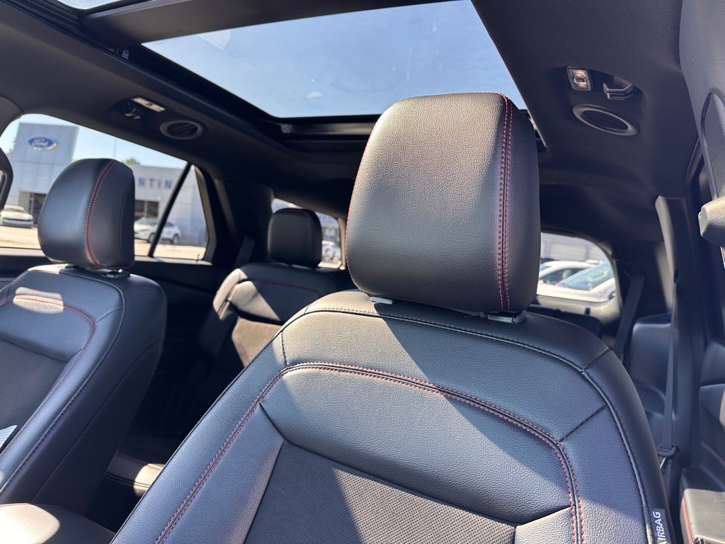 Certified 2024 Ford Explorer ST-Line w/ Class IV Trailer Tow Package image 17