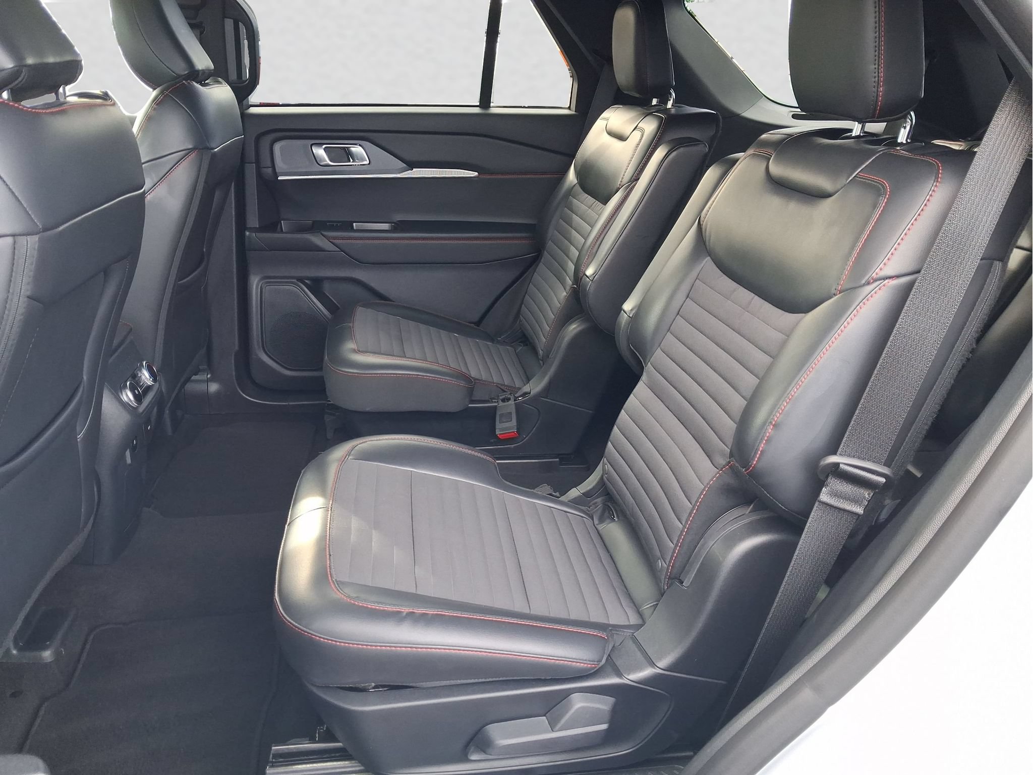 Certified 2026 Ford Explorer ST-Line AWD/4WD image 11
