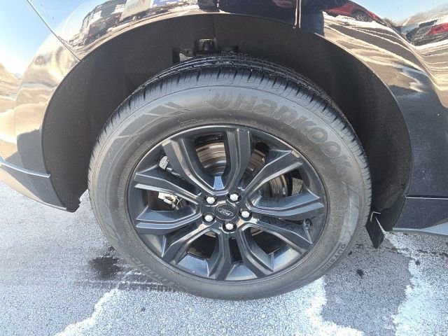 Certified 2024 Ford Edge SE w/ Black Appearance Package image 11