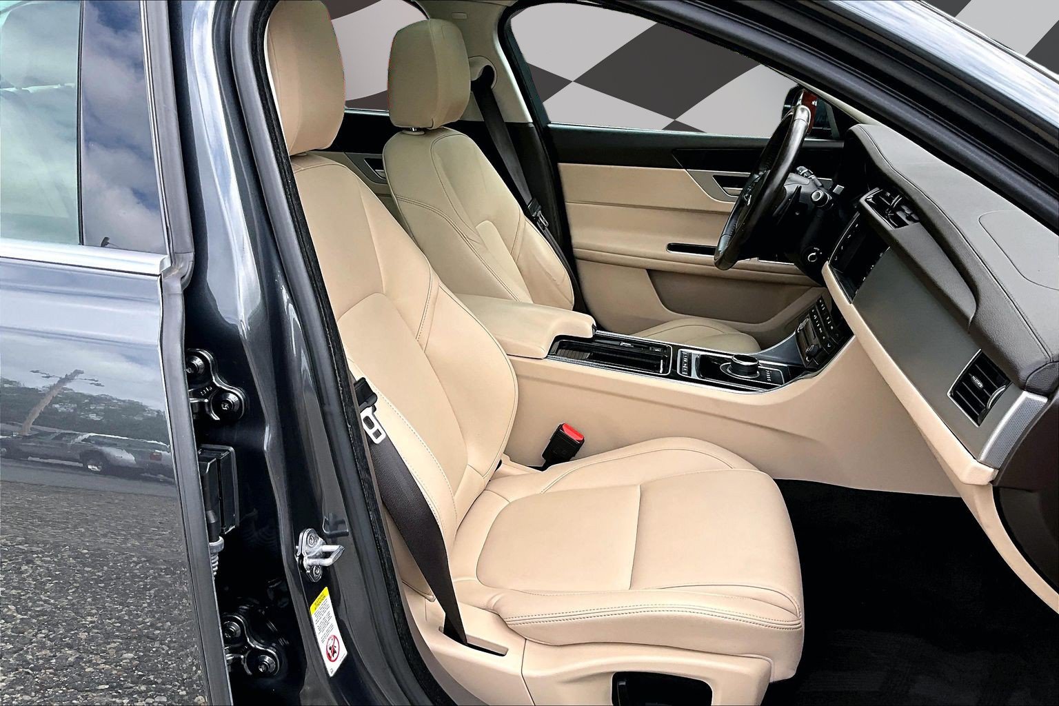 Used 2017 Jaguar XF Premium AWD/4WD image 7