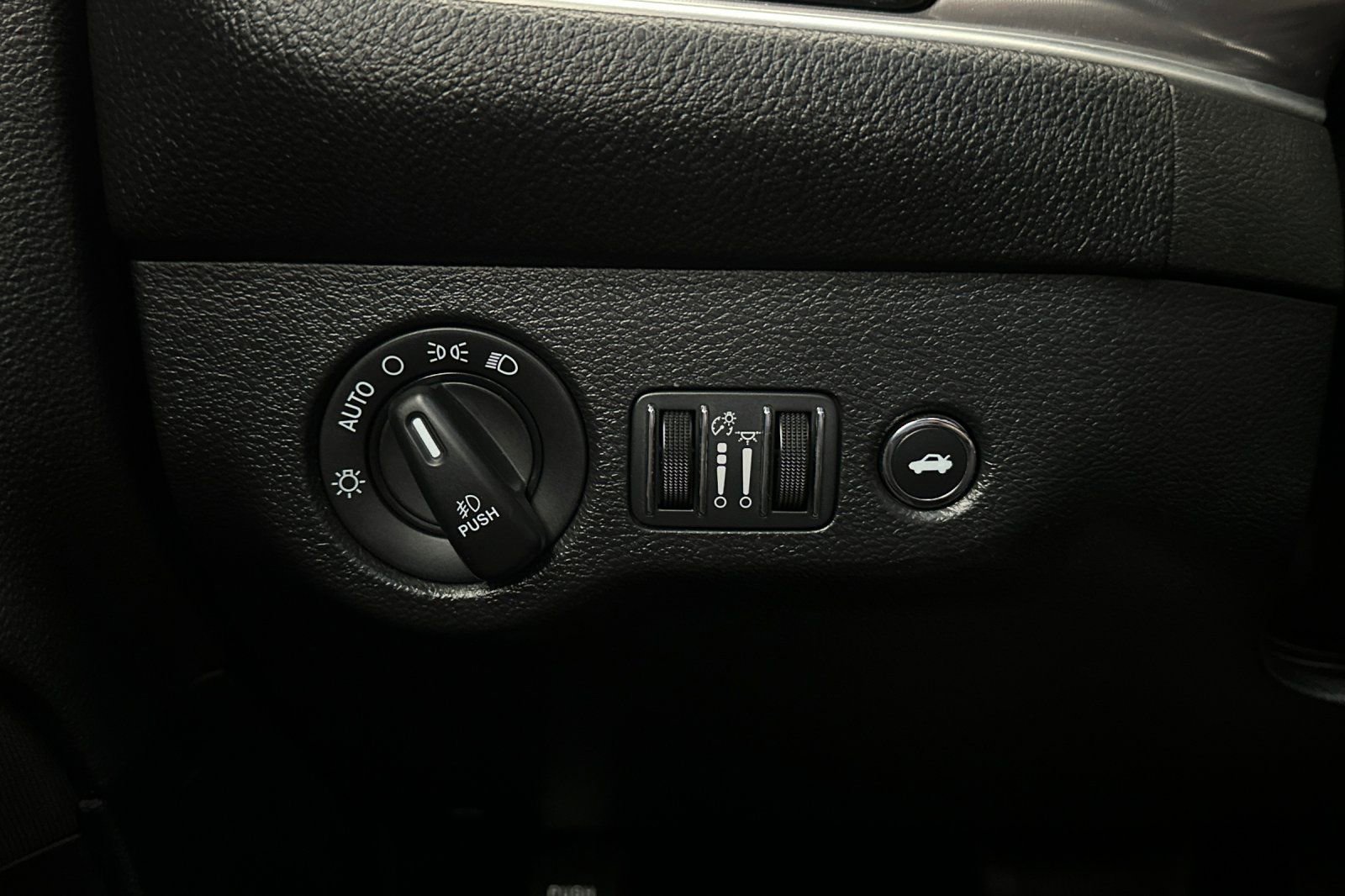 Used 2022 Dodge Challenger R/T RWD image 26
