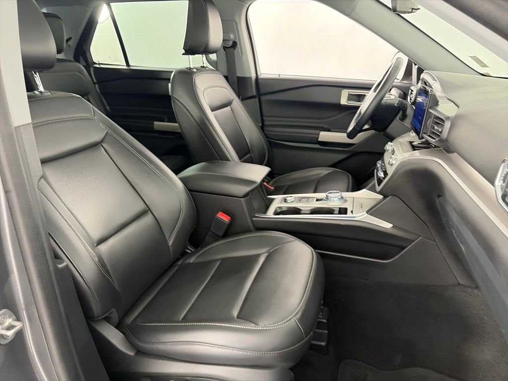 Certified 2024 Ford Explorer XLT w/ Equipment Group 202A image 31