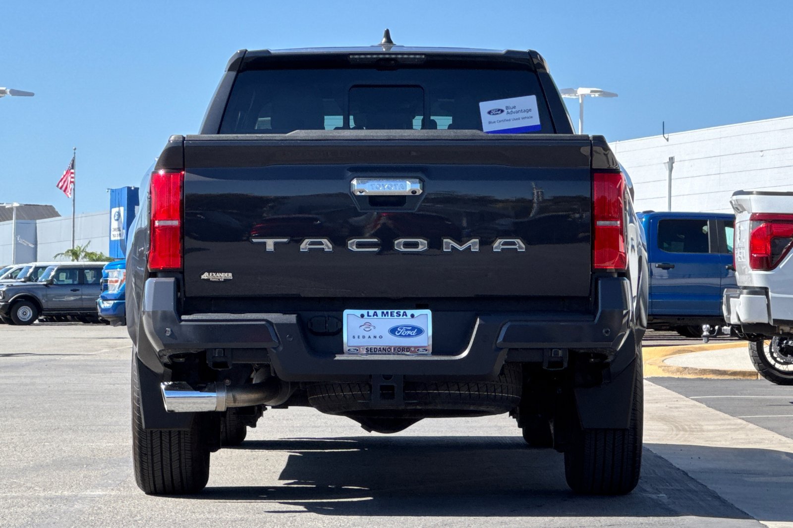 Used 2025 Toyota Tacoma Limited AWD/4WD image 4