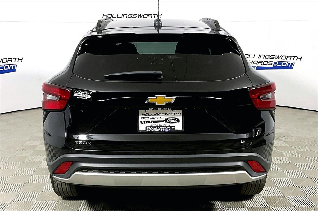 Used 2025 Chevrolet Trax LT w/ LT Convenience Package image 4