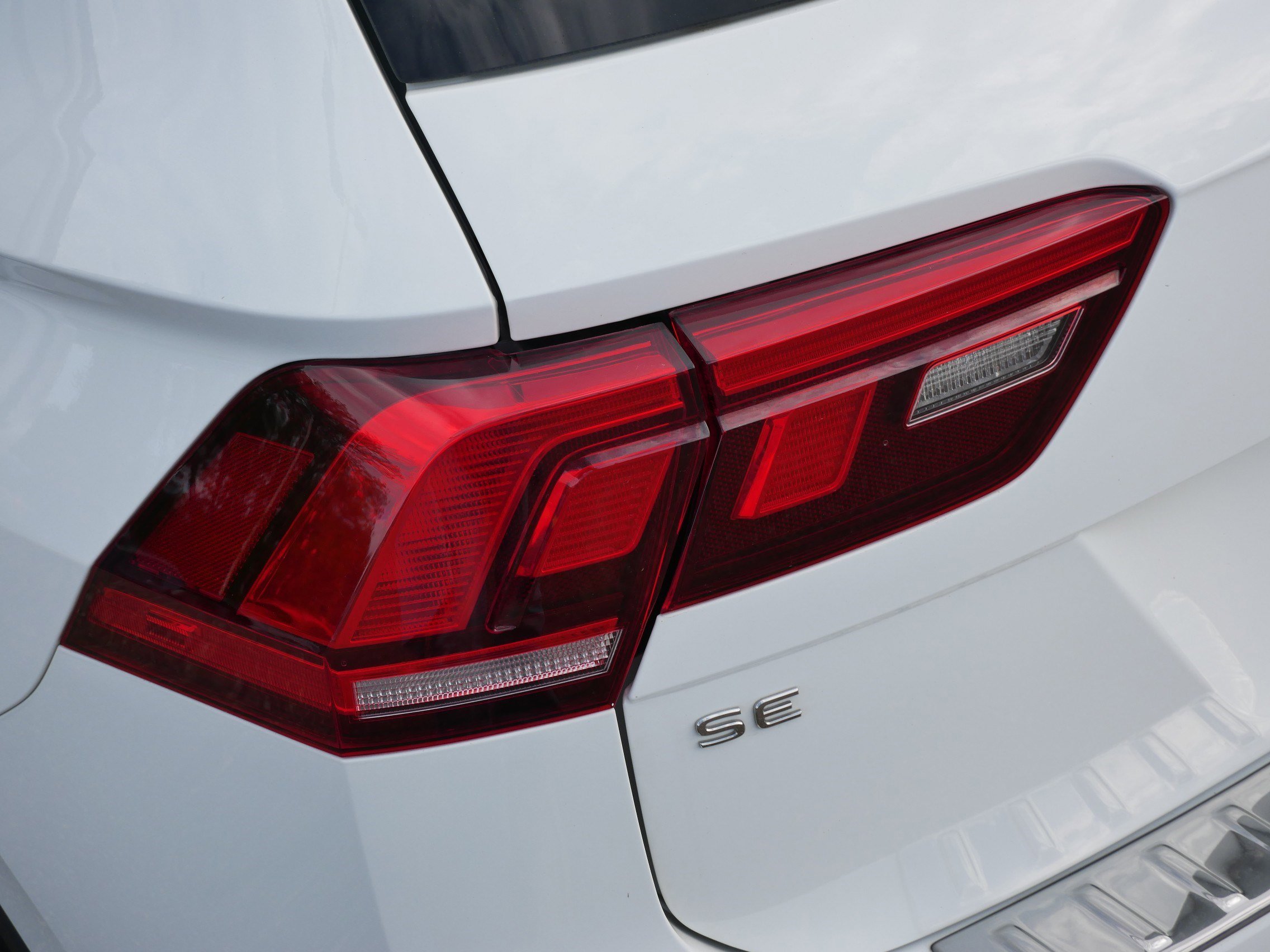 Used 2022 Volkswagen Tiguan SE AWD/4WD image 17