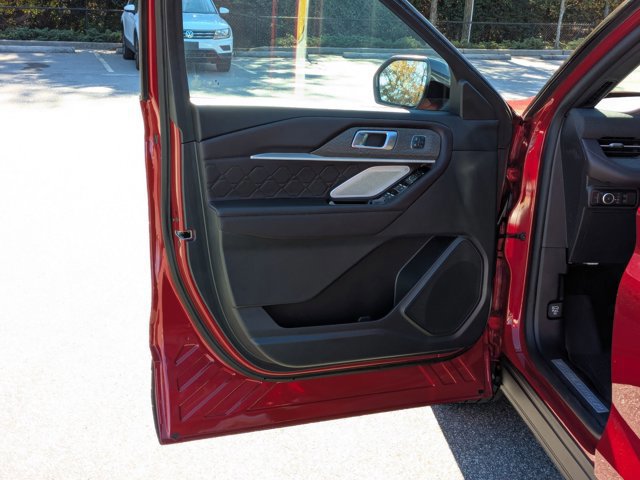 Certified 2025 Ford Explorer Platinum w/ Ultimate Package image 14