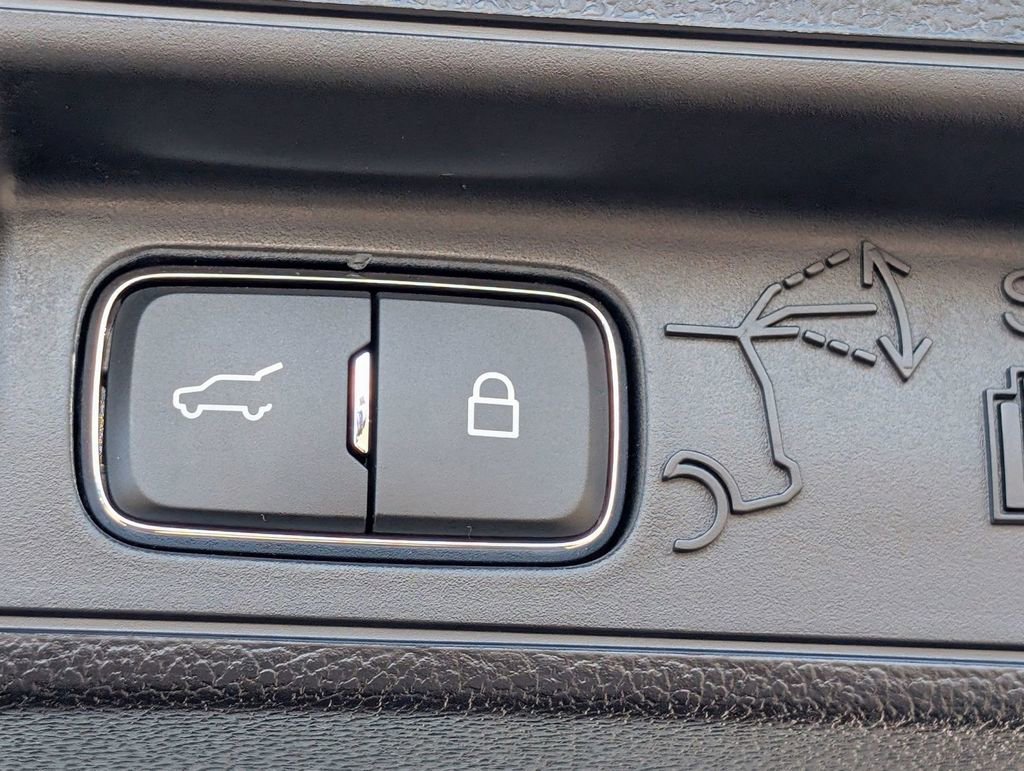 Certified 2021 Ford Explorer XLT w/ Equipment Group 202A image 22