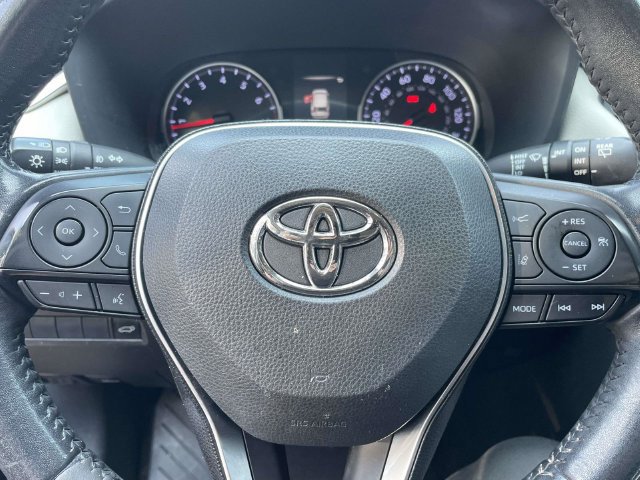 Used 2019 Toyota RAV4 XLE Premium FWD image 26