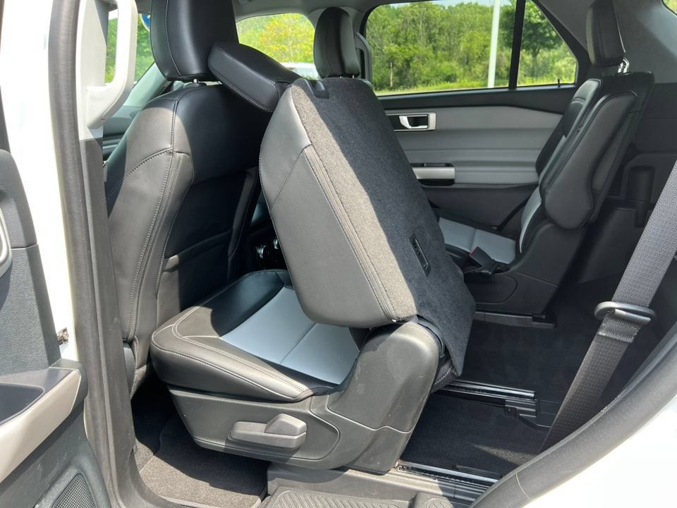 Certified 2024 Ford Explorer XLT w/ Equipment Group 202A AWD/4WD image 5