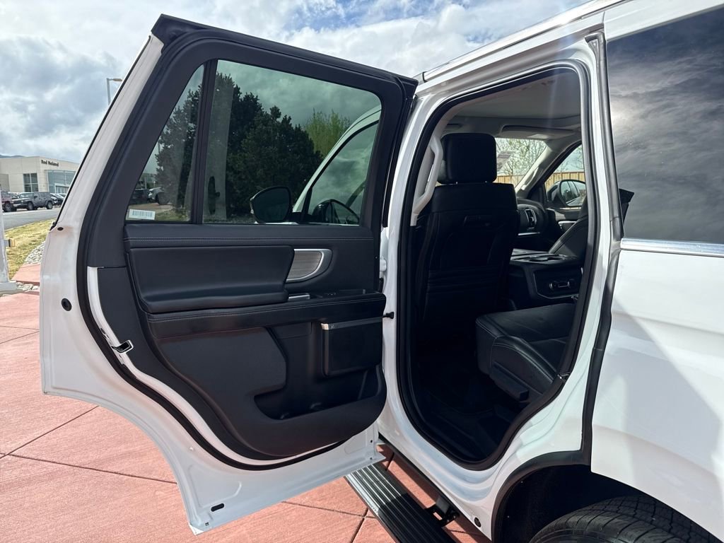 Certified 2025 Ford Expedition Platinum AWD/4WD image 16