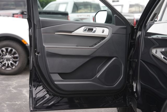 Certified 2025 Ford Explorer Active RWD image 32
