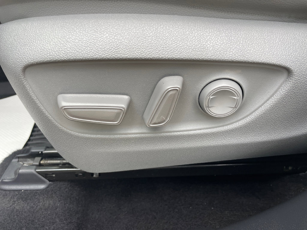 Used 2021 Toyota Highlander XLE AWD/4WD image 22