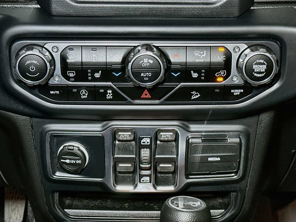 Used 2019 Jeep Wrangler Unlimited Sahara w/ LED Lighting Group AWD/4WD image 15