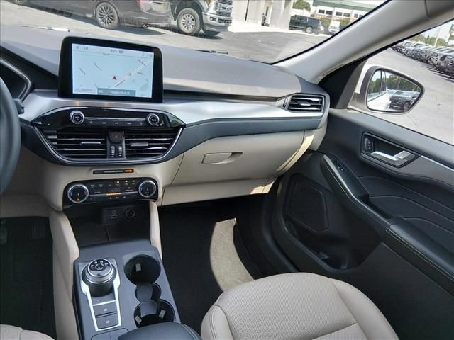 Certified 2022 Ford Escape Titanium FWD image 12