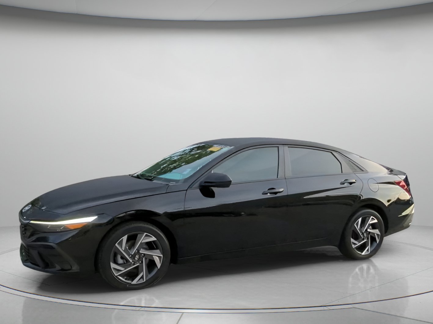 Used 2025 Hyundai Elantra Sport FWD image 14