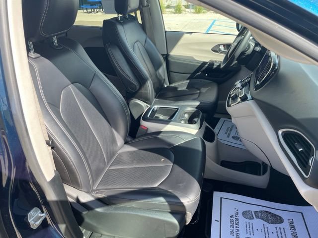 Used 2024 Chrysler Pacifica Touring-L FWD image 28