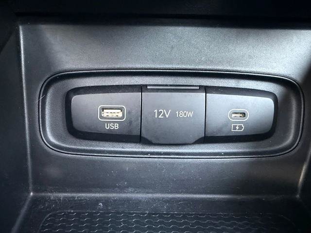 Used 2025 Hyundai Venue SEL FWD image 12