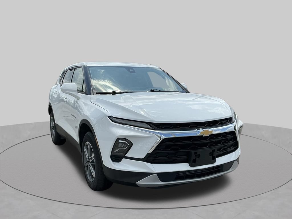 Used 2025 Chevrolet Blazer LT FWD image 11