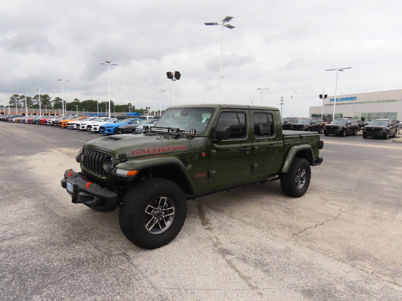 Used 2024 Jeep Gladiator Mojave AWD/4WD image 2