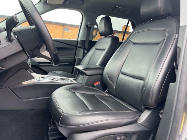 Certified 2022 Ford Explorer XLT w/ Equipment Group 202A image 19