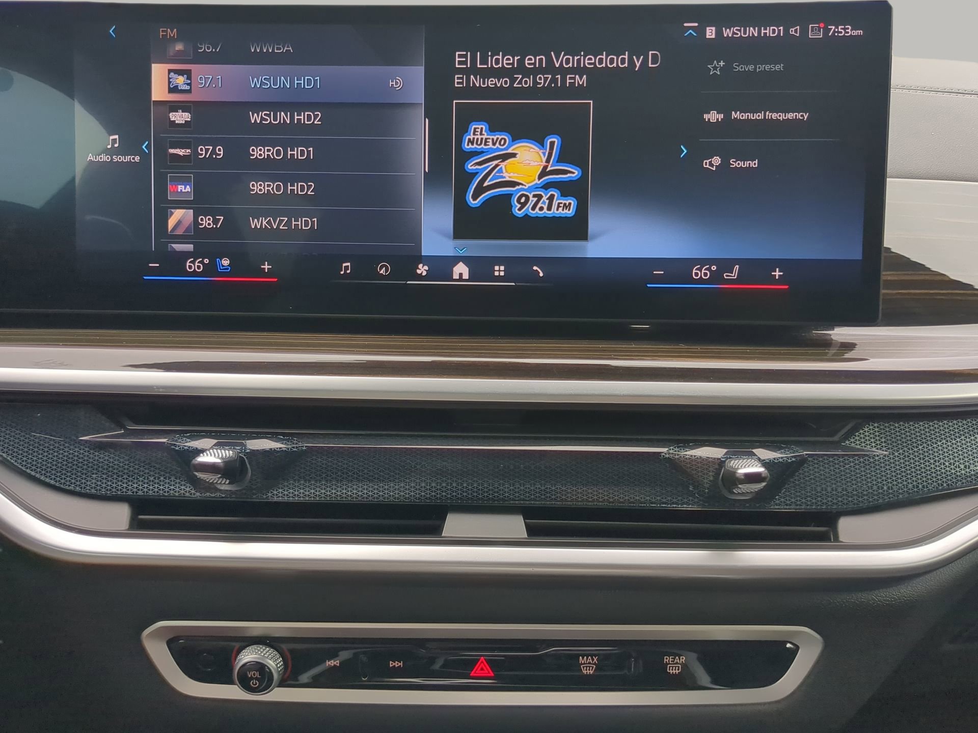 Used 2025 BMW X5 xDrive50e AWD/4WD image 59