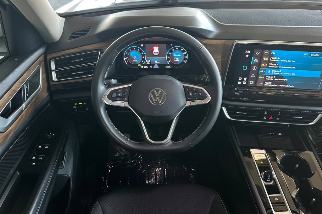 Used 2024 Volkswagen Atlas SE AWD/4WD image 16