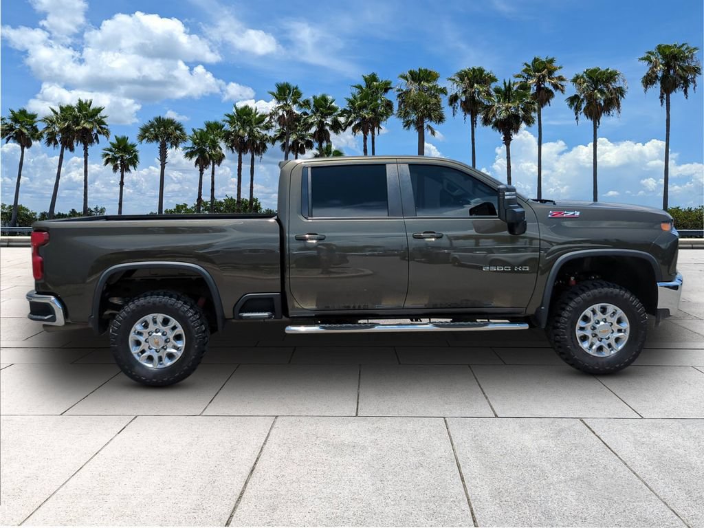 Used 2023 Chevrolet Silverado 2500 LT AWD/4WD image 9