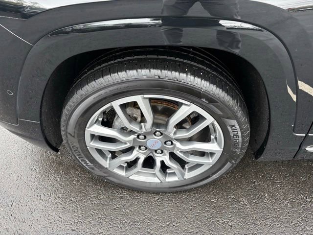 Used 2024 GMC Terrain Denali w/ Denali Premium Package AWD/4WD image 12