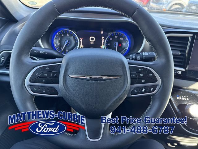 Used 2025 Chrysler Pacifica Select FWD image 17