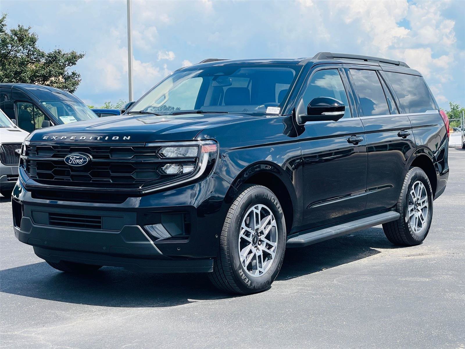 Certified 2025 Ford Expedition Active RWD image 7