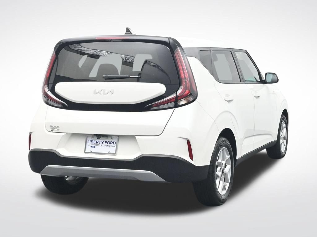 Used 2025 Kia Soul LX w/ LX Technology Package FWD image 7
