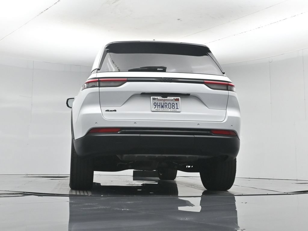 Used 2023 Jeep Grand Cherokee Altitude AWD/4WD image 53
