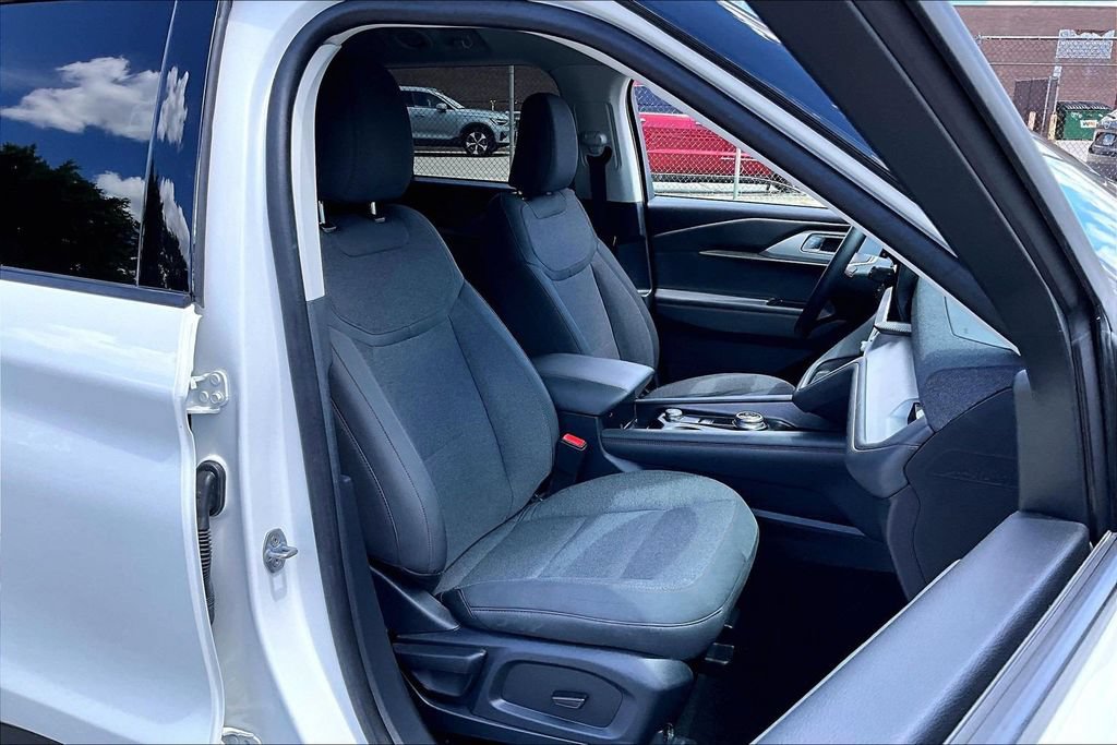 Certified 2025 Ford Explorer Active AWD/4WD image 7