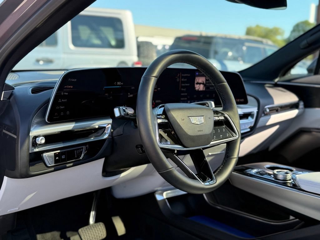 Used 2024 Cadillac Lyriq Luxury w/ LPO, Floor Liner Package AWD/4WD image 15