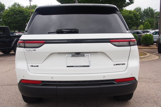 Used 2024 Jeep Grand Cherokee Limited w/ Black Appearance Package AWD/4WD image 6