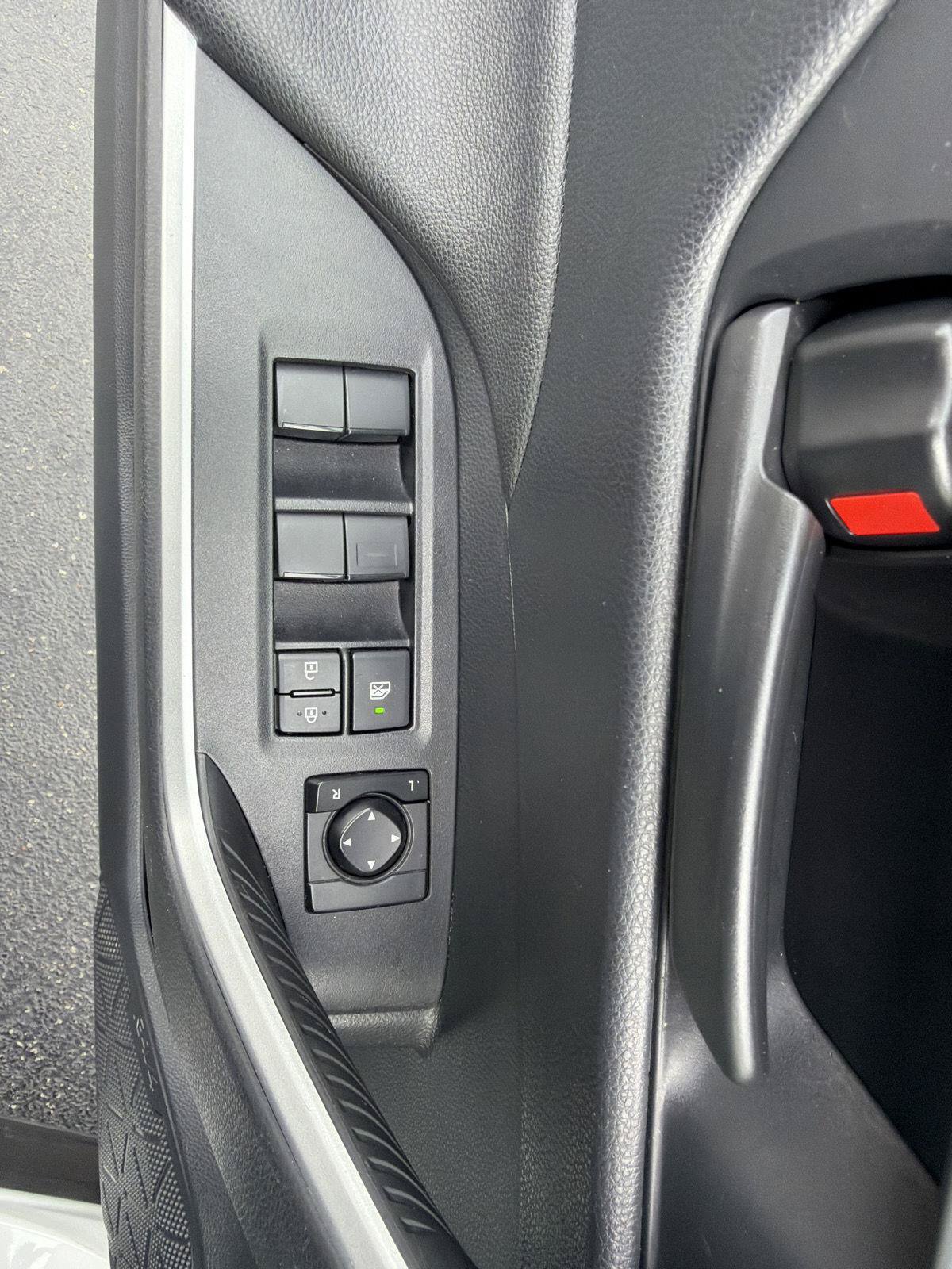 Used 2025 Toyota RAV4 LE AWD/4WD image 19