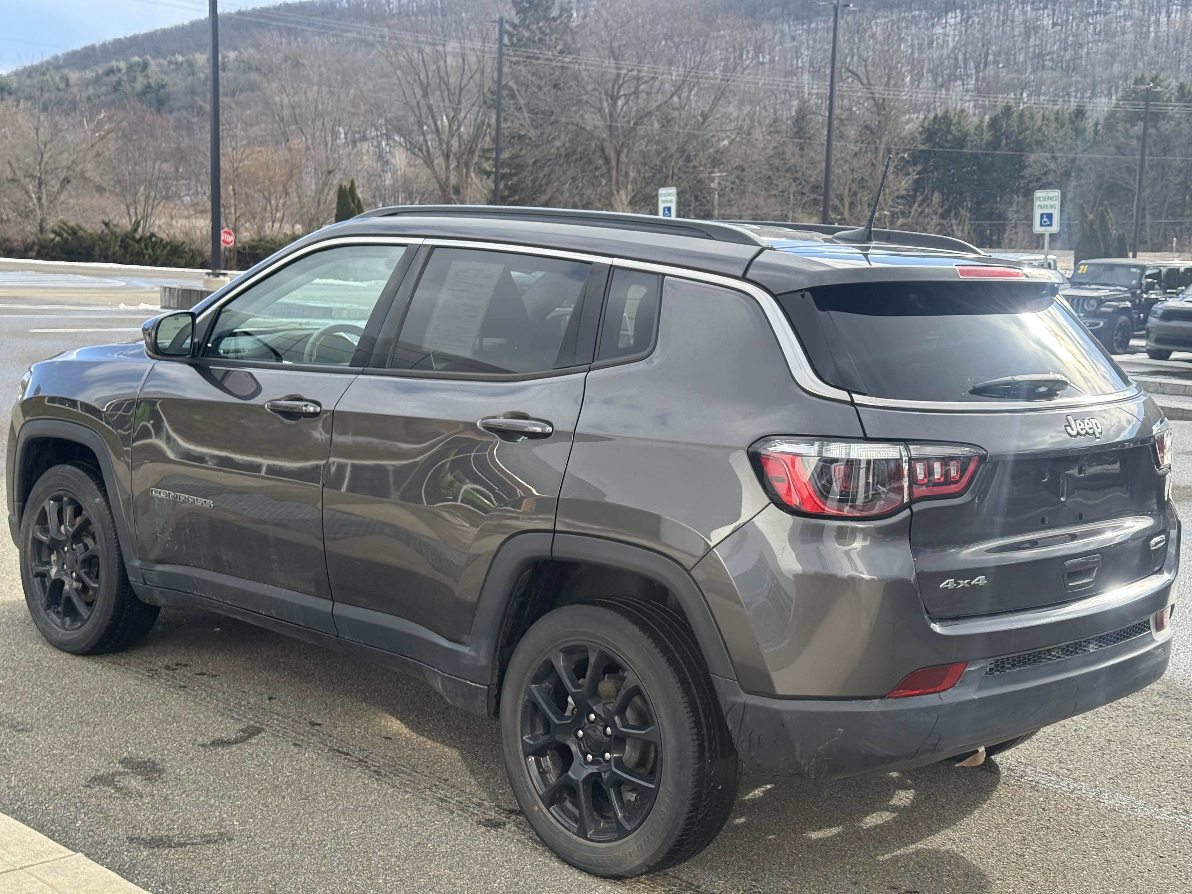 Used 2022 Jeep Compass Latitude image 4