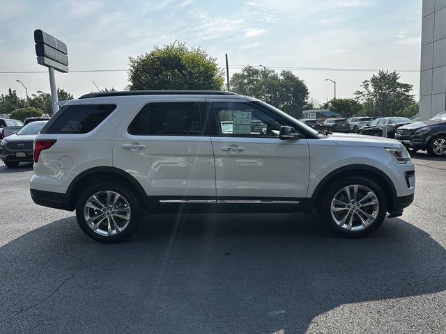 Certified 2018 Ford Explorer XLT w/ Equipment Group 202A AWD/4WD image 4
