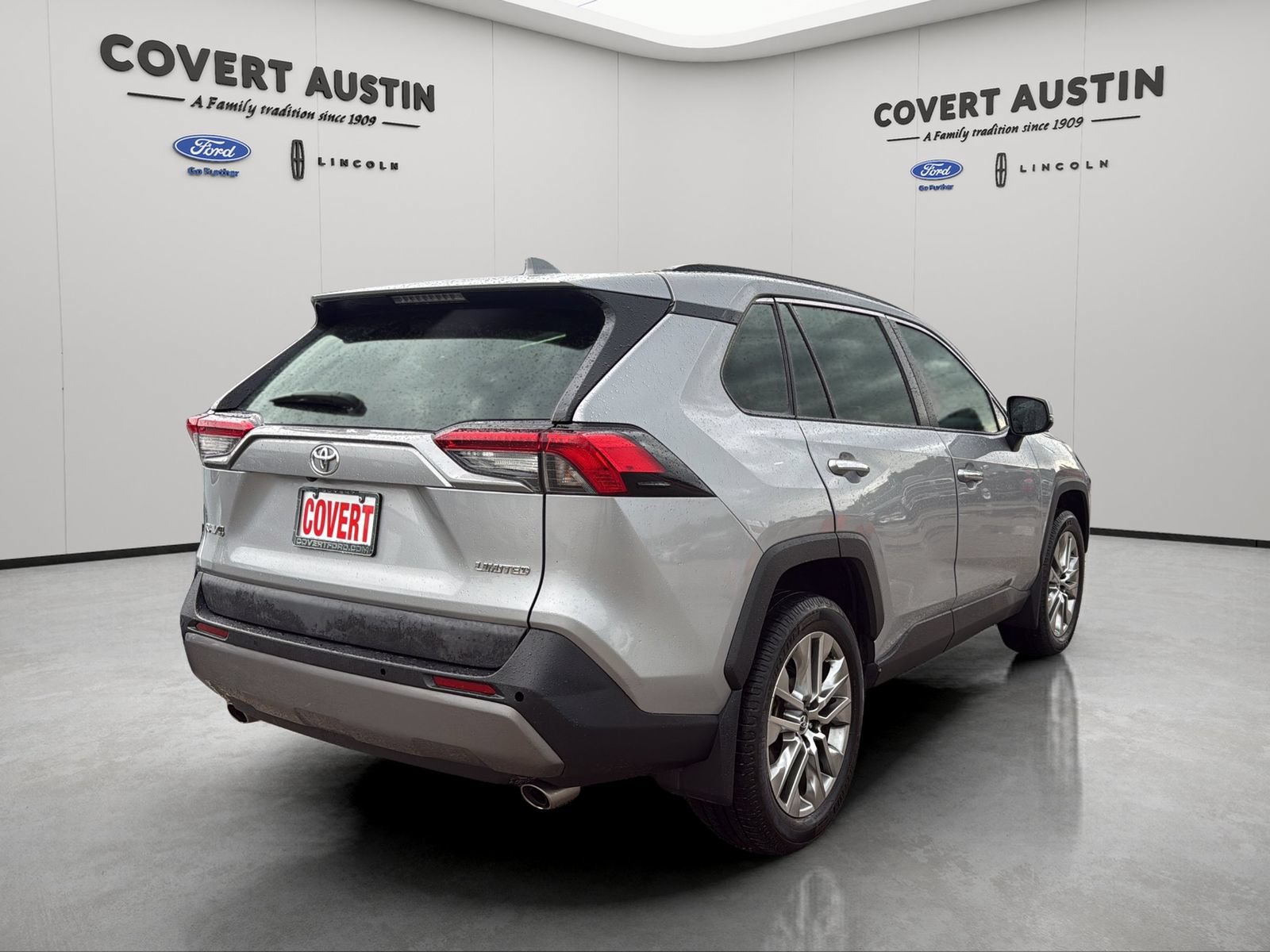 Used 2020 Toyota RAV4 Limited w/ Limited Grade Weather Package FWD image 5