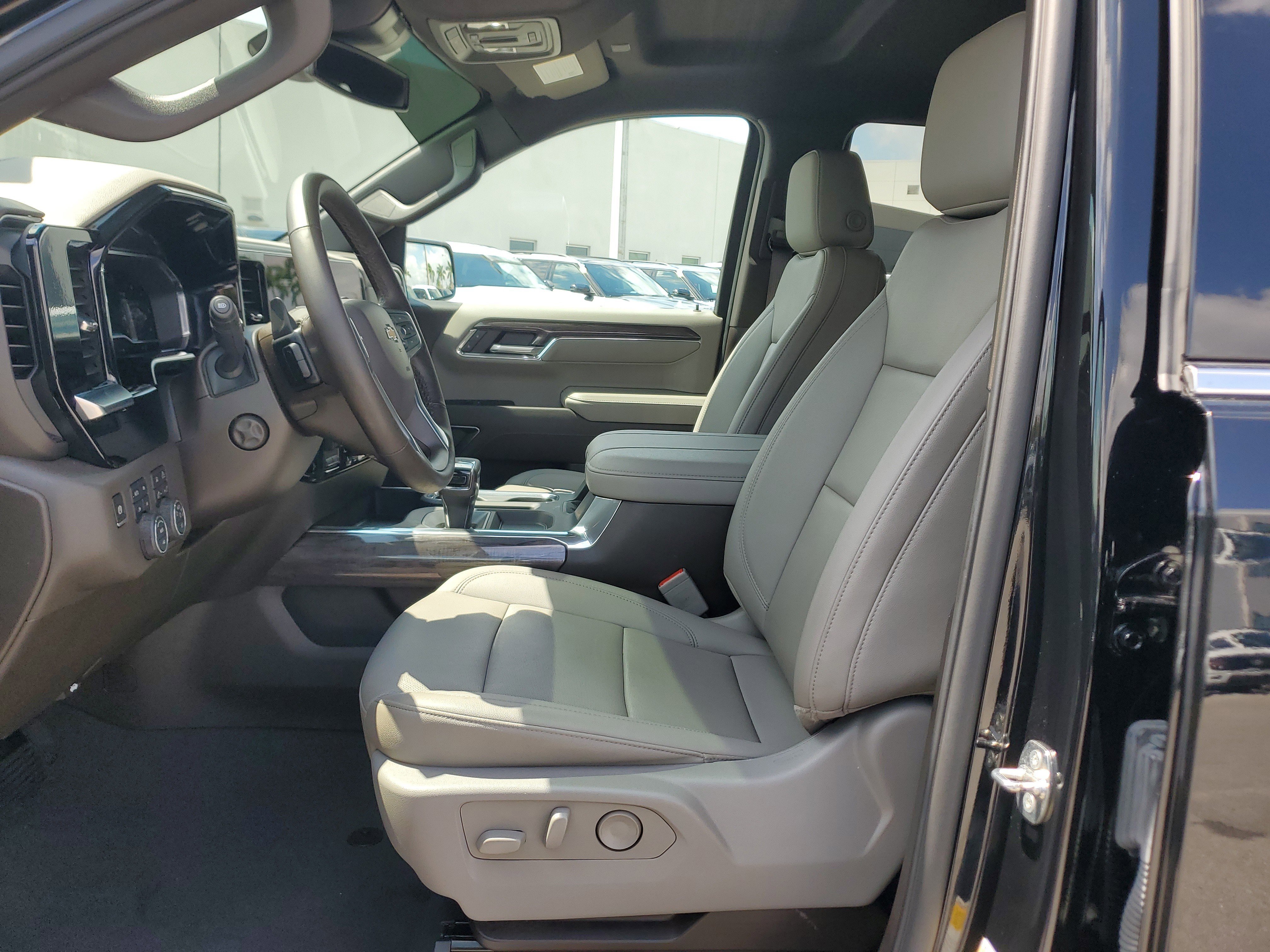 Used 2024 Chevrolet Silverado 1500 LTZ AWD/4WD image 11