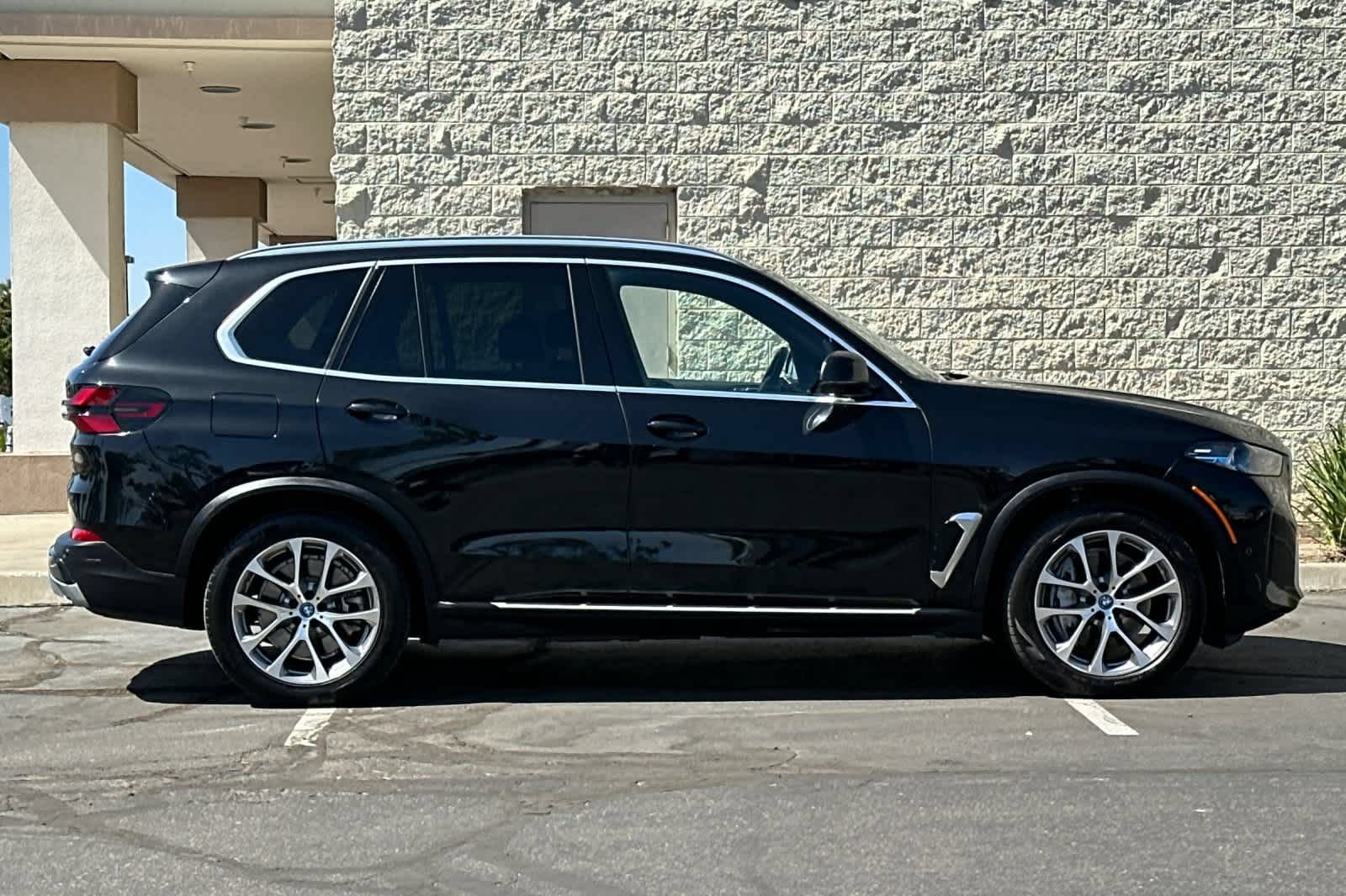 Used 2025 BMW X5 xDrive50e AWD/4WD image 9