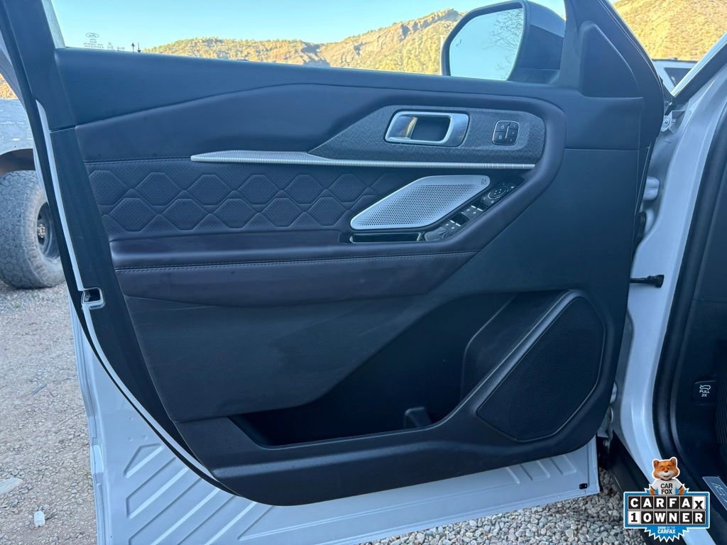Certified 2025 Ford Explorer Platinum w/ LUX Leather Package image 14
