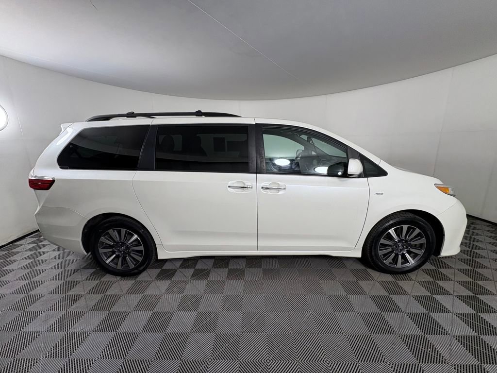 Used 2018 Toyota Sienna XLE w/ XLE Navigation Package image 6