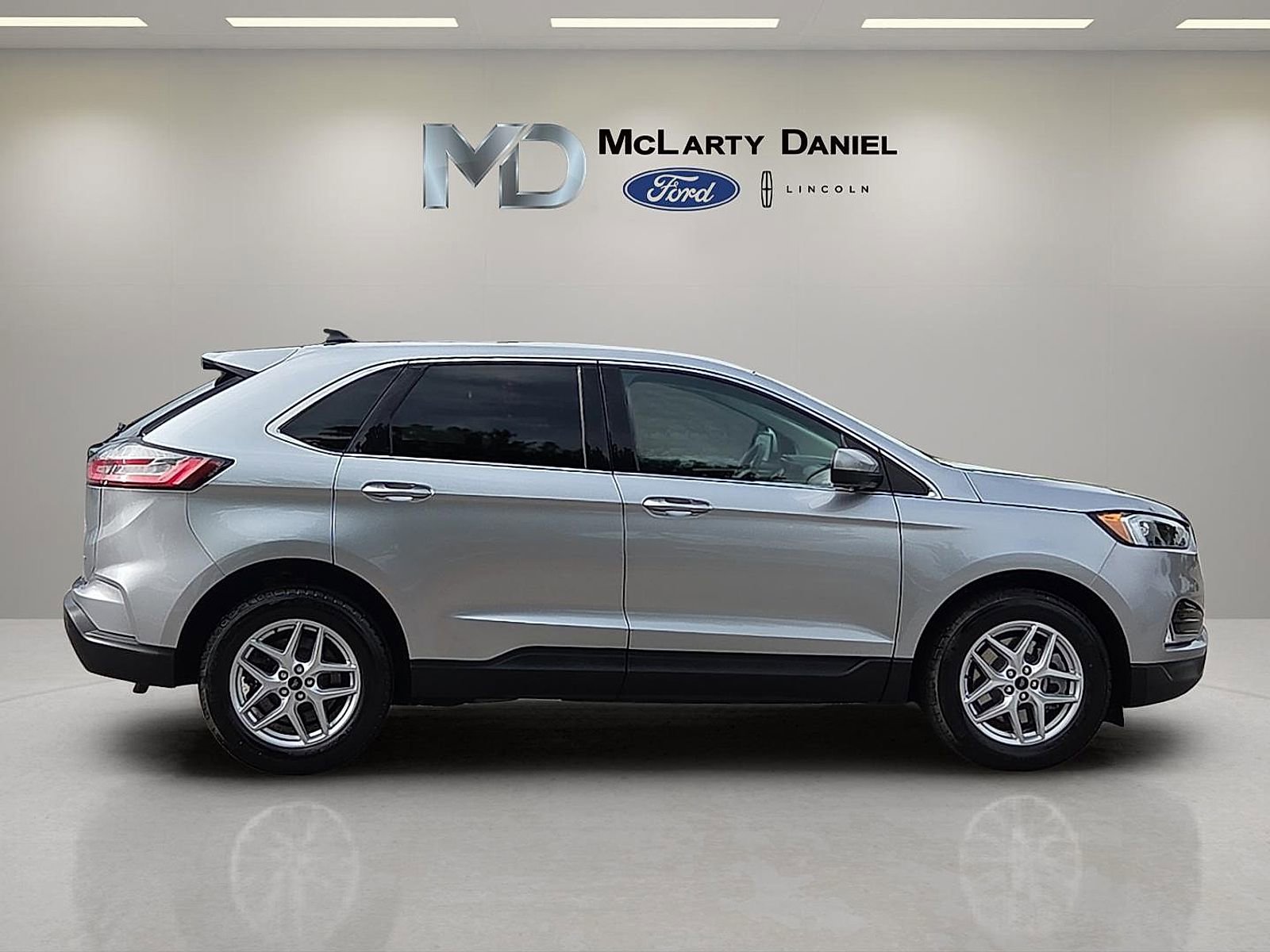Certified 2023 Ford Edge SEL w/ Convenience Package AWD/4WD image 6