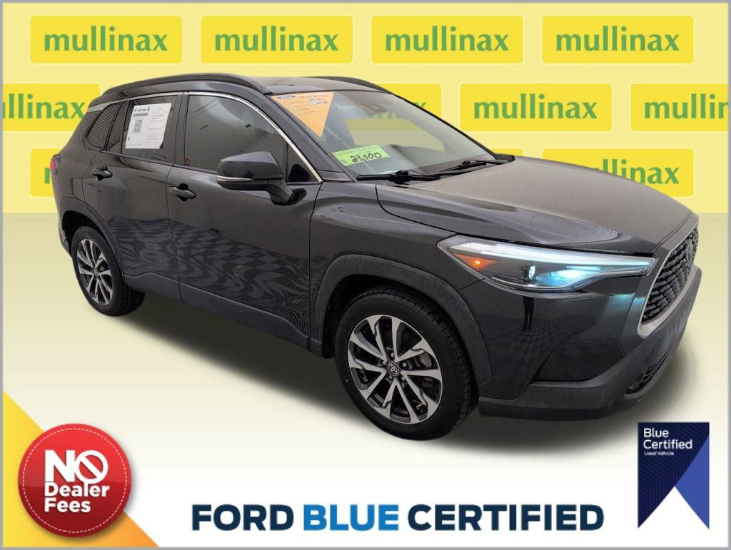 Used 2022 Toyota Corolla Cross XLE image 7